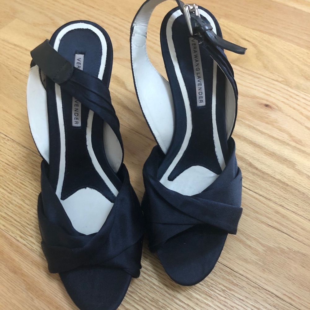 Vera Wang satin pump